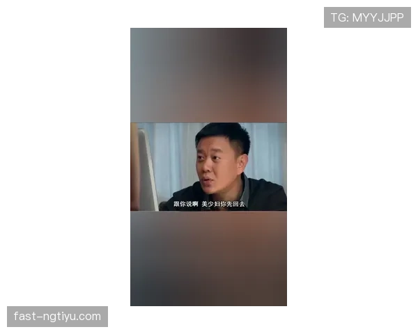 周冠宇家居照太反差：地味睡衣对面是整排名表，我笑趴了