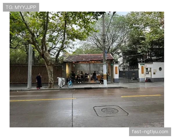 姚明退役后住上海老洋房，早餐吃三明治配黑咖啡，这日子过得比偶像剧还精致
